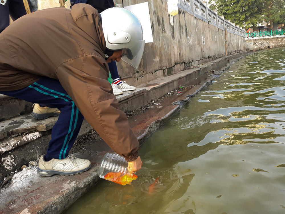 “Đừng để ông Táo mang rác lên chầu”